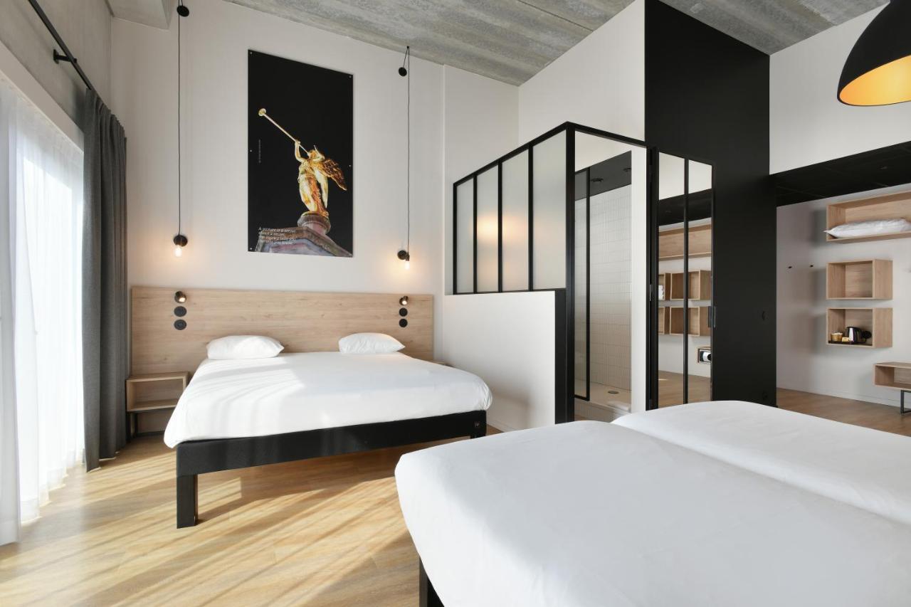 Standaardkamer met 1 Tweepersoonsbed en 2 Eenpersoonsbedden
